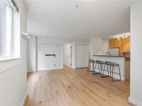 201-2829 Peatt Rd, Langford, BC - Indoor Photo Showing Kitchen