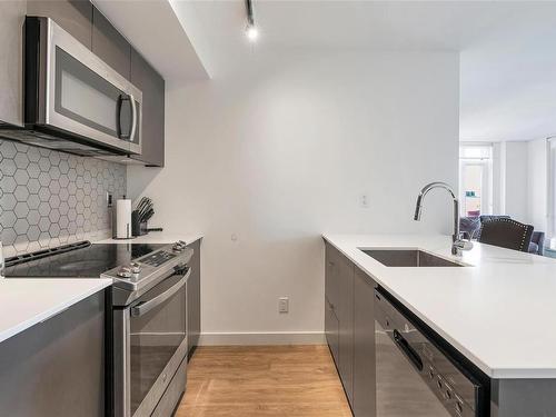 509-845 Johnson St, Victoria, BC - Indoor Photo Showing Kitchen