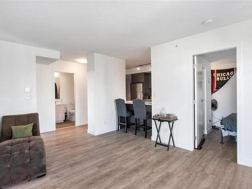 509-845 Johnson St, Victoria, BC - Indoor Photo Showing Living Room