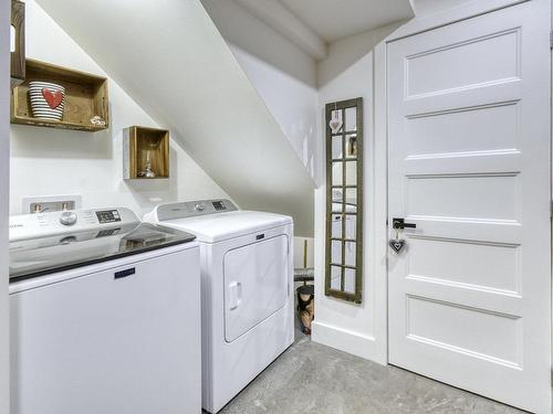 Laundry room - 125 Allée Des Weskarinis, Mont-Tremblant, QC - Indoor Photo Showing Laundry Room