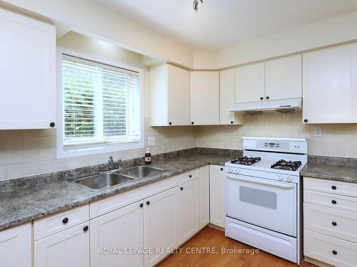 365 Fiona Terr, Mississauga, ON - Indoor Photo Showing Kitchen With Double Sink