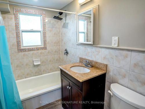 5 John St, Halton Hills, ON - Indoor Photo Showing Bathroom