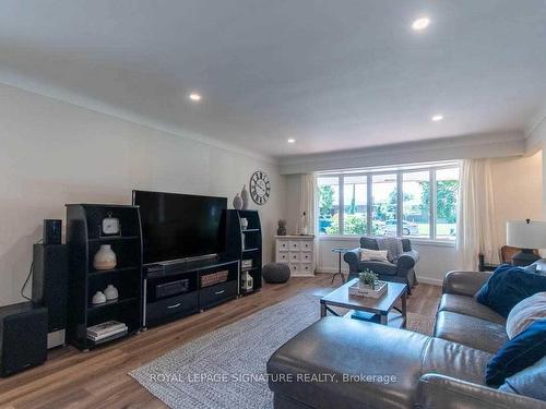 Main-55 Burness Dr, St. Catharines, ON - Indoor Photo Showing Living Room