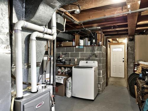 142 Williams Street, Kamloops, BC - Indoor Photo Showing Laundry Room