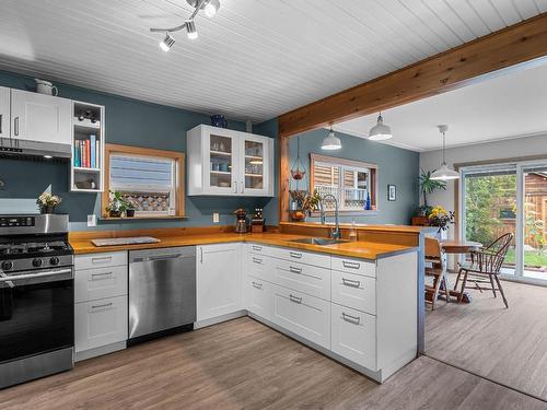 142 Williams Street, Kamloops, BC - Indoor Photo Showing Kitchen