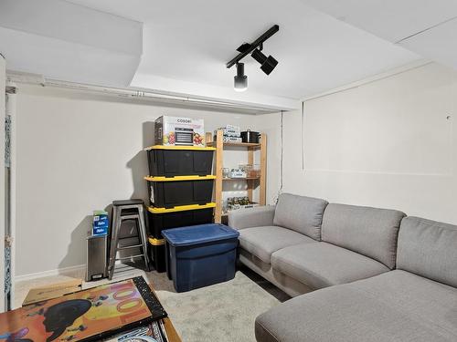 651 Pleasant Street, Kamloops, BC - Indoor Photo Showing Living Room