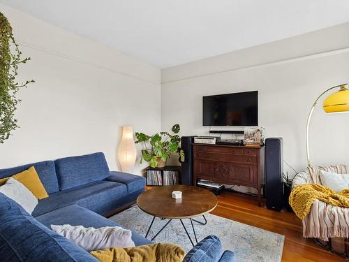 651 Pleasant Street, Kamloops, BC - Indoor Photo Showing Living Room