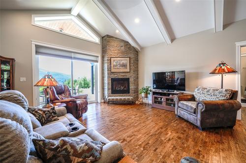 6209 Tatlow Road, Salmon Arm, BC - Indoor Photo Showing Living Room With Fireplace