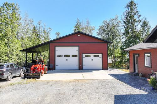 6209 Tatlow Road, Salmon Arm, BC - Outdoor