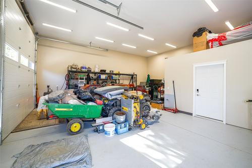 6209 Tatlow Road, Salmon Arm, BC - Indoor Photo Showing Garage