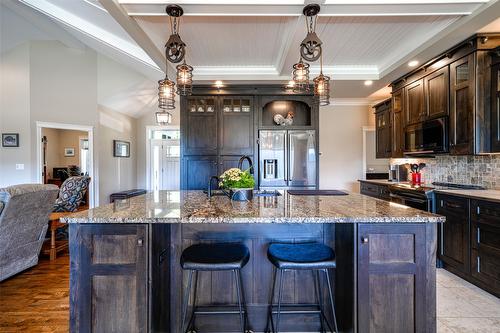 6209 Tatlow Road, Salmon Arm, BC - Indoor Photo Showing Kitchen With Upgraded Kitchen