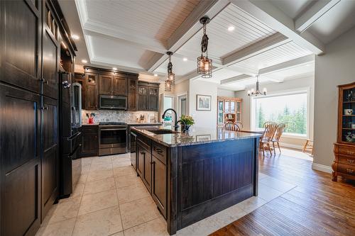 6209 Tatlow Road, Salmon Arm, BC - Indoor Photo Showing Kitchen With Upgraded Kitchen