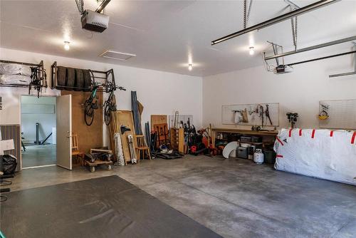 8514 Sun Valley Road, Kelowna, BC - Indoor Photo Showing Garage