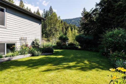 8514 Sun Valley Road, Kelowna, BC - Outdoor