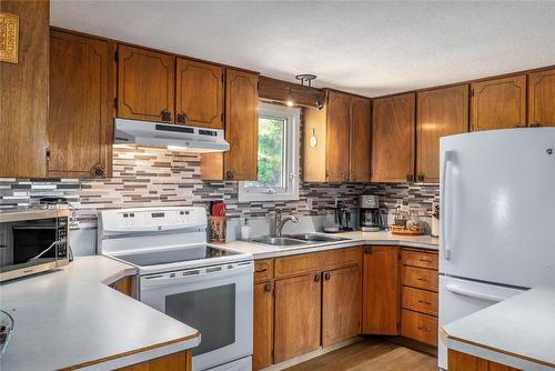 8514 Sun Valley Road, Kelowna, BC - Indoor Photo Showing Kitchen With Double Sink