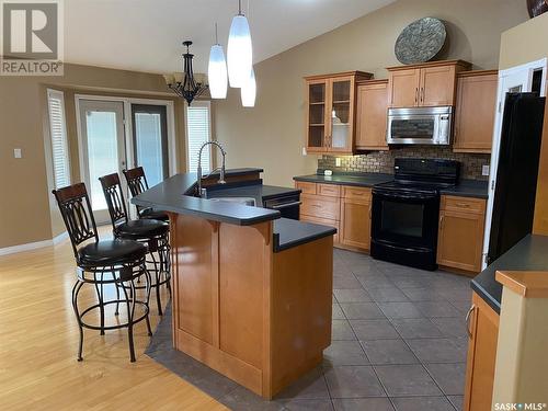 122 Brookshire Crescent, Saskatoon, SK - Indoor Photo Showing Kitchen