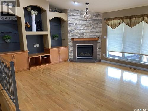 122 Brookshire Crescent, Saskatoon, SK - Indoor Photo Showing Living Room With Fireplace