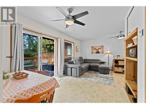 202 97A Highway Unit# 30, Sicamous, BC - Indoor Photo Showing Living Room