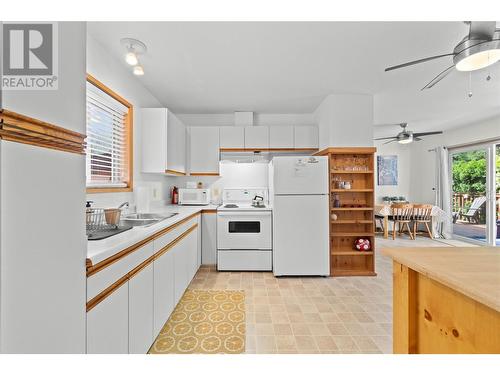 202 97A Highway Unit# 30, Sicamous, BC - Indoor Photo Showing Kitchen