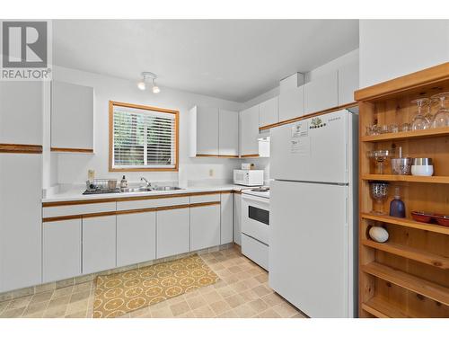 202 97A Highway Unit# 30, Sicamous, BC - Indoor Photo Showing Kitchen With Double Sink