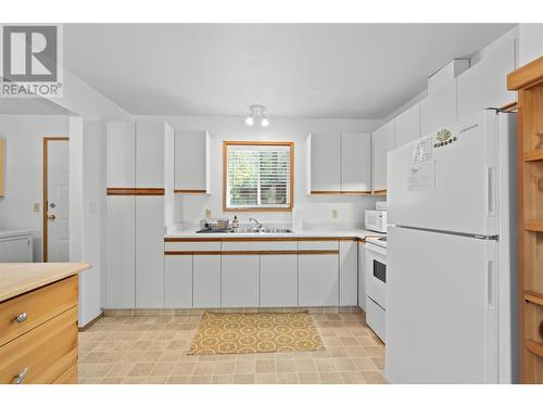 202 97A Highway Unit# 30, Sicamous, BC - Indoor Photo Showing Kitchen