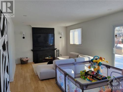 1145 St Dunstans Place, Ottawa, ON - Indoor Photo Showing Living Room