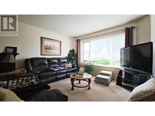 1132 Wintergreen Drive, Kelowna, BC - Indoor Photo Showing Living Room