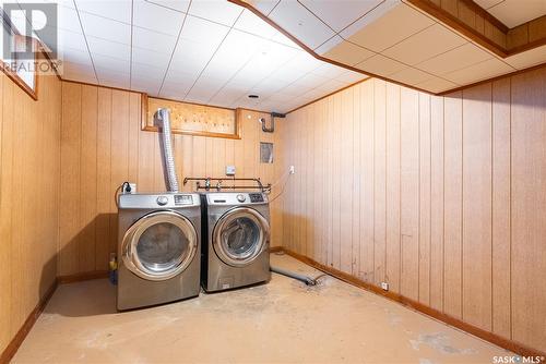 2229 Cumberland Avenue S, Saskatoon, SK - Indoor Photo Showing Laundry Room