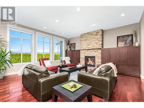 520 Crestview Drive, Coldstream, BC - Indoor Photo Showing Living Room With Fireplace