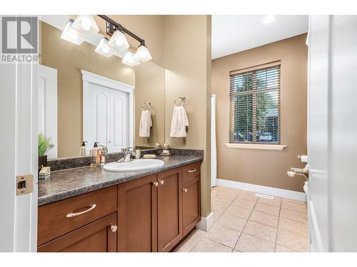 520 Crestview Drive, Coldstream, BC - Indoor Photo Showing Bathroom