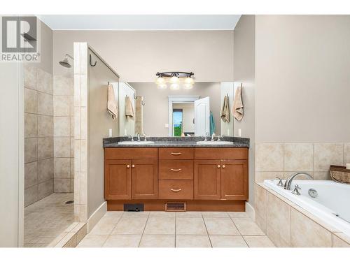 520 Crestview Drive, Coldstream, BC - Indoor Photo Showing Bathroom