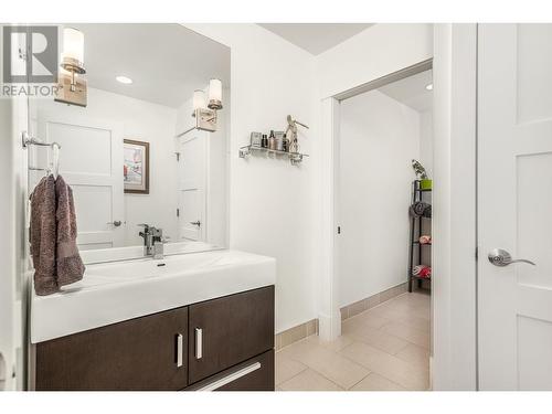 520 Crestview Drive, Coldstream, BC - Indoor Photo Showing Bathroom