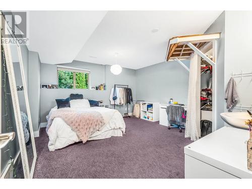 520 Crestview Drive, Coldstream, BC - Indoor Photo Showing Bedroom