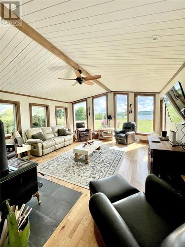 35-37 Garretts Road, Port Blandford, NL - Indoor Photo Showing Living Room