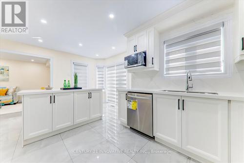 15 Bottrell Street N, Clarington, ON - Indoor Photo Showing Kitchen