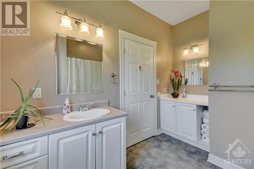 879 9Th Line Road, Carleton Place, ON - Indoor Photo Showing Bathroom