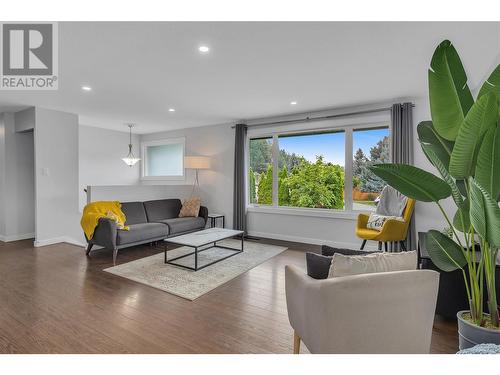 1301 Ponderosa Road, West Kelowna, BC - Indoor Photo Showing Living Room