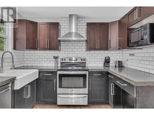 1301 Ponderosa Road, West Kelowna, BC - Indoor Photo Showing Kitchen With Upgraded Kitchen