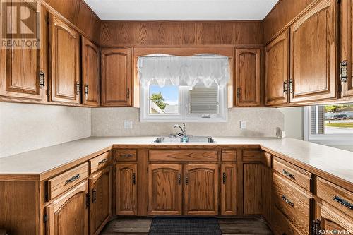 1239 Hochelaga Street W, Moose Jaw, SK - Indoor Photo Showing Kitchen With Double Sink