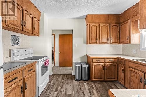 1239 Hochelaga Street W, Moose Jaw, SK - Indoor Photo Showing Kitchen