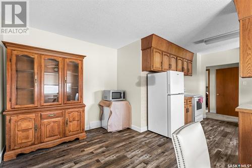 1239 Hochelaga Street W, Moose Jaw, SK - Indoor Photo Showing Kitchen