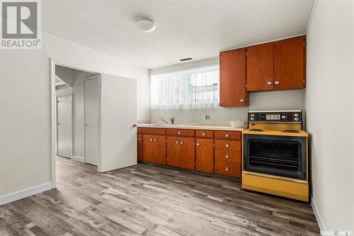 1239 Hochelaga Street W, Moose Jaw, SK - Indoor Photo Showing Kitchen