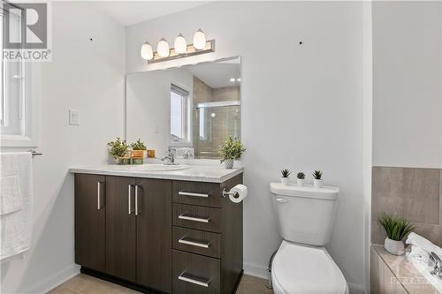 14 Gardenpost Terrace, Ottawa, ON - Indoor Photo Showing Bathroom