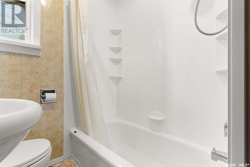 2444 Elliott Street, Regina, SK - Indoor Photo Showing Bathroom