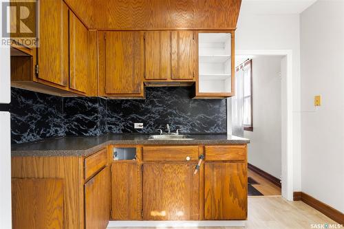 2444 Elliott Street, Regina, SK - Indoor Photo Showing Kitchen