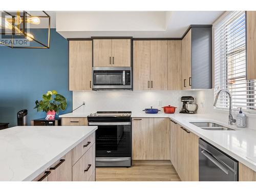 4025 Gellatly Road S Unit# 123, West Kelowna, BC - Indoor Photo Showing Kitchen With Double Sink With Upgraded Kitchen