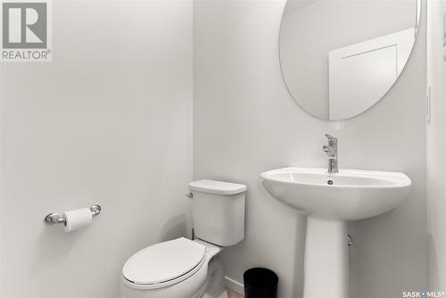 5004 Primrose Green Drive E, Regina, SK - Indoor Photo Showing Bathroom