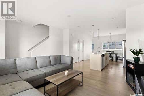 5004 Primrose Green Drive E, Regina, SK - Indoor Photo Showing Living Room