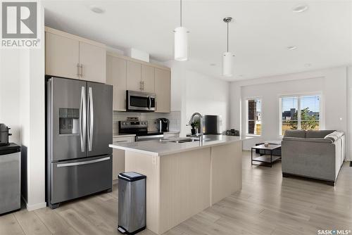 5004 Primrose Green Drive E, Regina, SK - Indoor Photo Showing Kitchen With Stainless Steel Kitchen