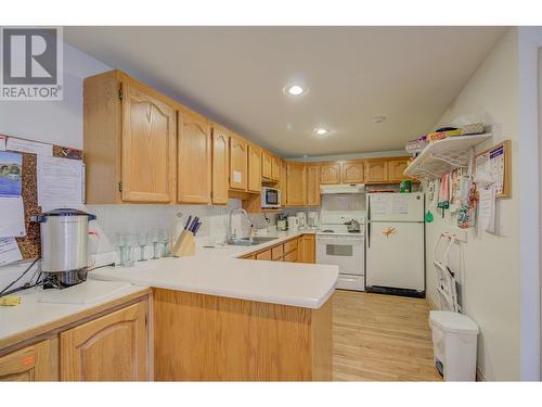 250 5 Street Se Unit# 302, Salmon Arm, BC - Indoor Photo Showing Kitchen